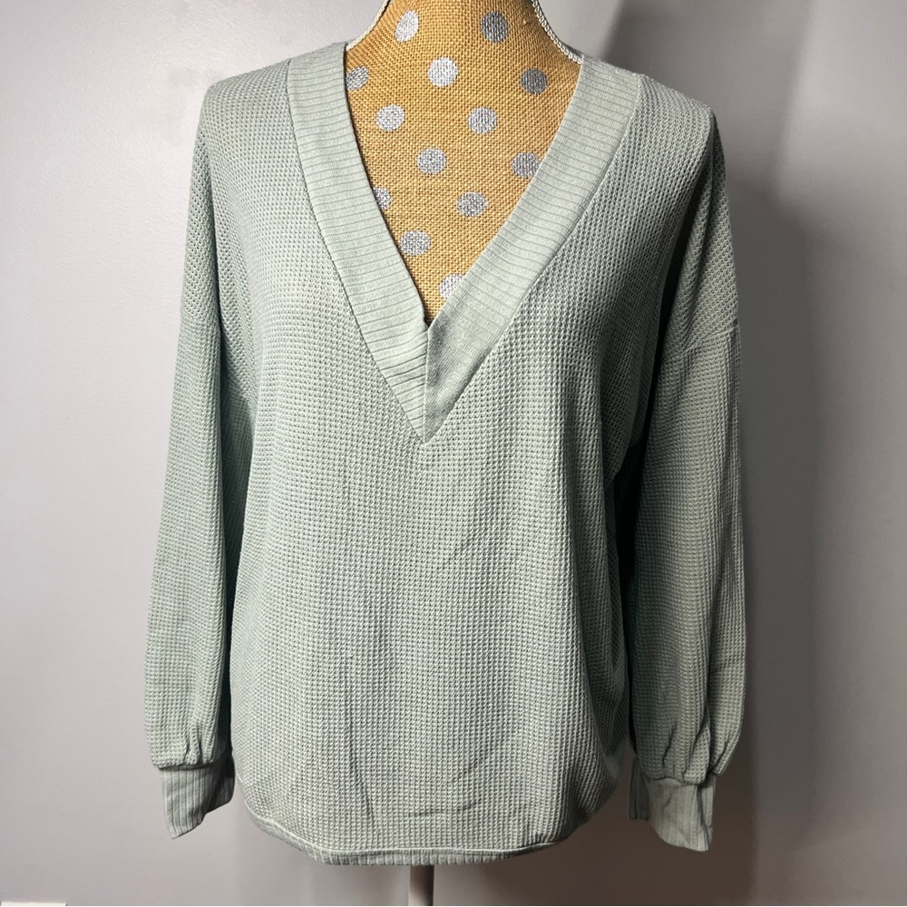 Lulus Waffle Knit V Neck Sage Green Sweater Size Small